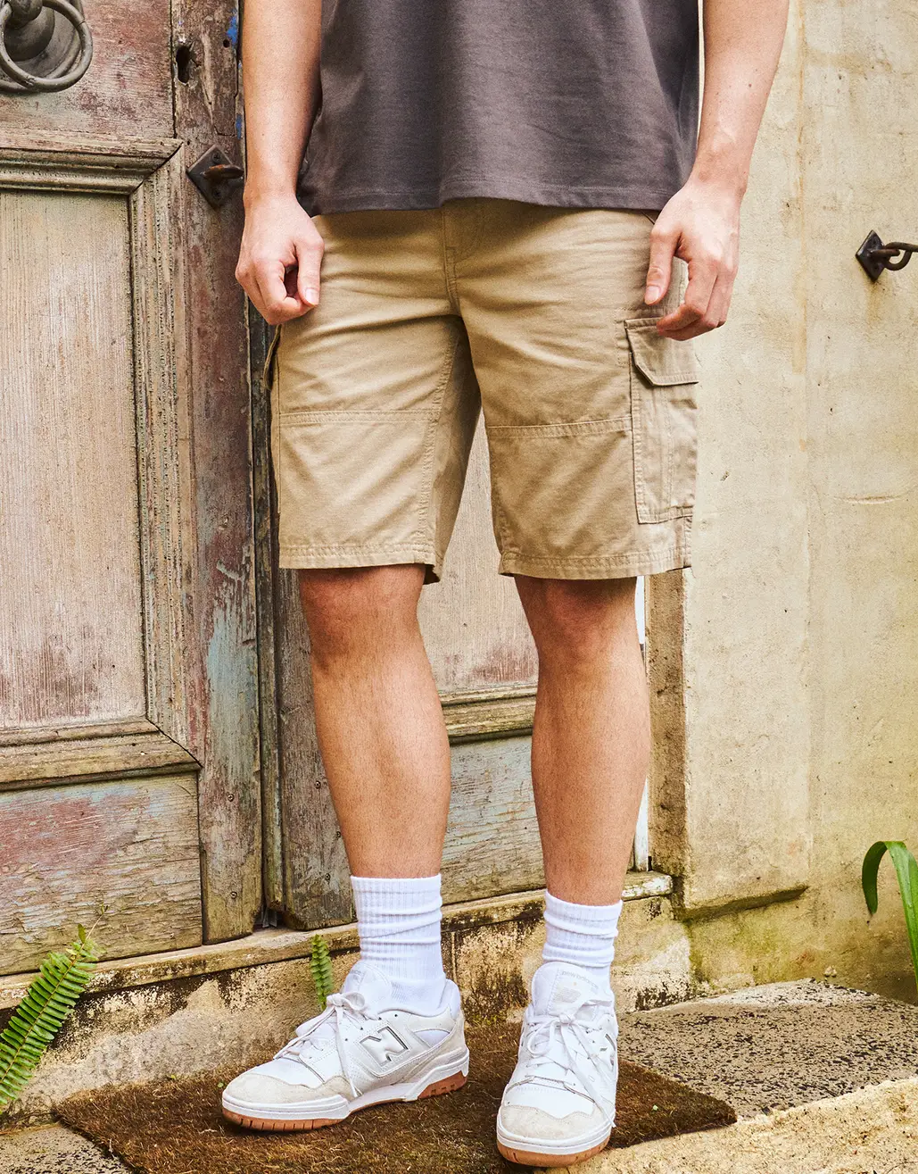 LEGION REGULAR FIT CARGO SHORTS IN TAN